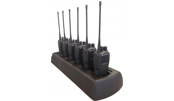 Six Pack of AAH01QDC9JA2AN Motorola CP200D with free 6 bank charger